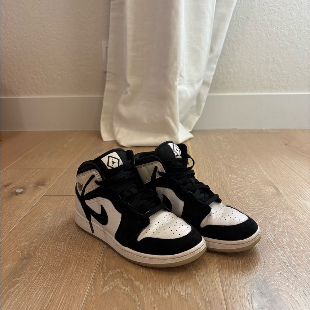Jordan Mid Diamonds men’s sneaker size 6.5